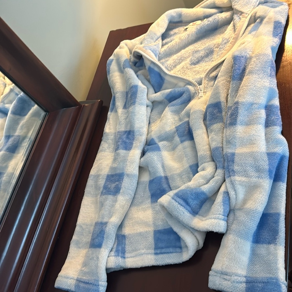 Vineyard Vines quarter zip fleece. Like new. Size S